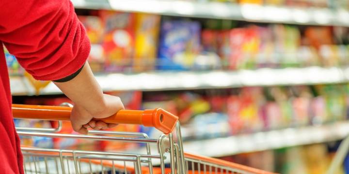 Según un informe privado, el consumo masivo repuntó 4% interanual en agosto