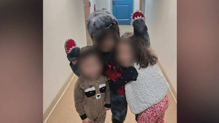 Abuela hondureña al cargo de menores pide ayuda después de deportación de hijo