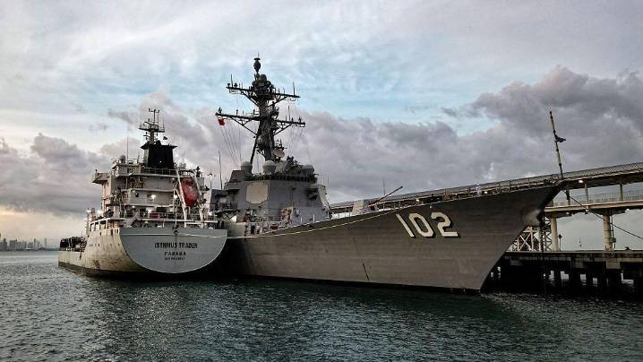Qué busca Trump con el despliegue militar en el Caribe y su ataque a embarcación de Venezuela