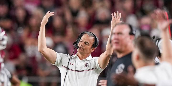 South Carolina, Clemson out of AP Top 25 in newest poll