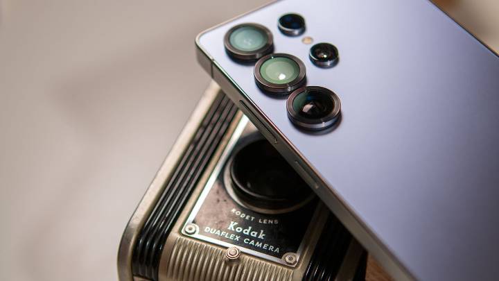 Galaxy S26 Ultra leak hints at a surprising downgrade to its zoom camera