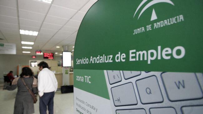 El desempleo desciende en dos personas (1.707) durante el mes de agosto