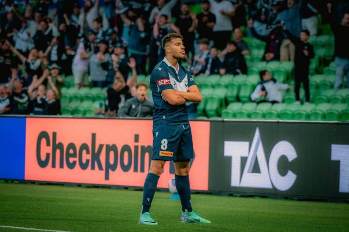 Melbourne Victory Extends Partnership with Dulux Through 2027