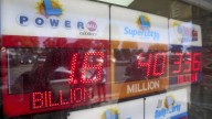 La lotería de EEUU tuvo dos ganadores, que se reparten 1.800 millones de dólares