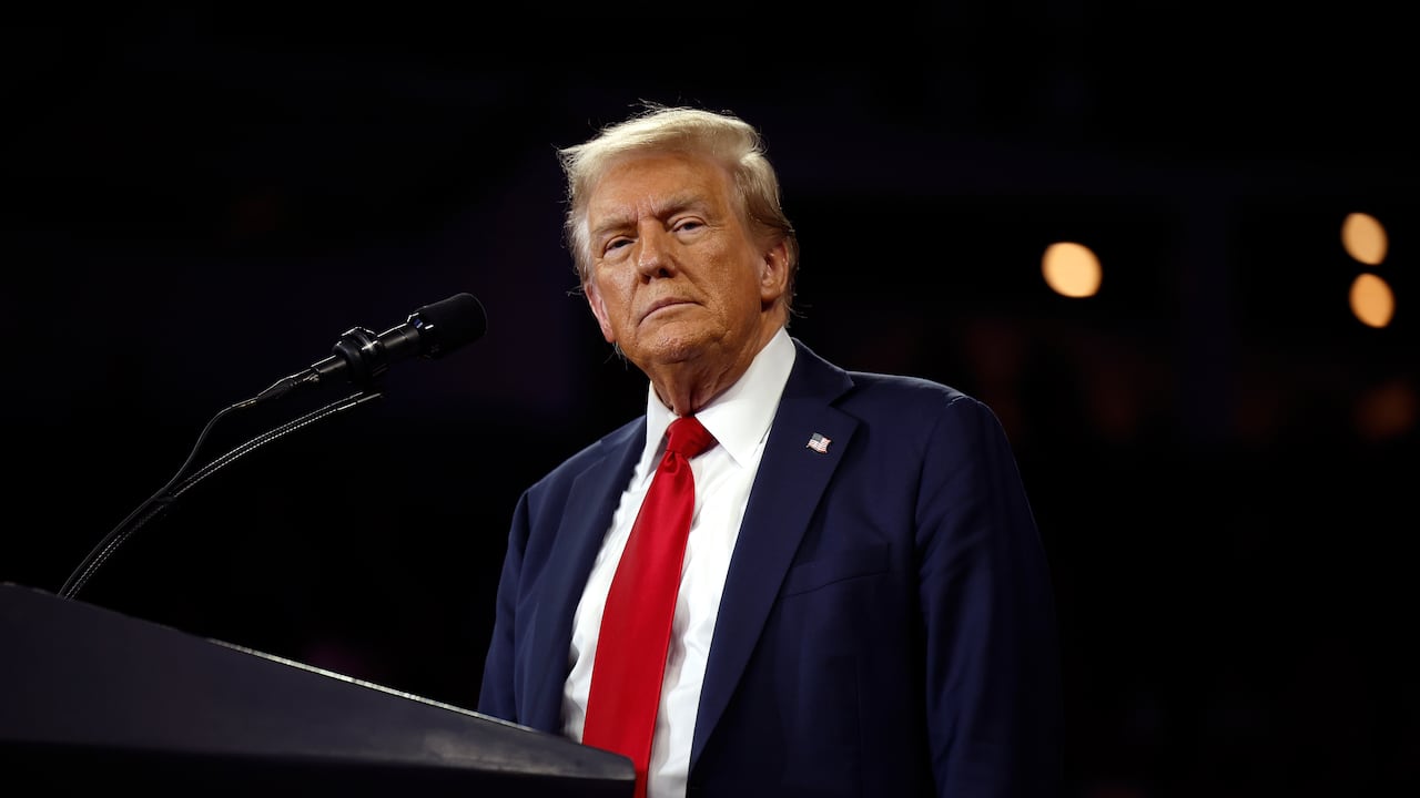 Trump explota contra Biden y se burla de su grave enfermedad: “un tipo estúpido, malo y gordo”