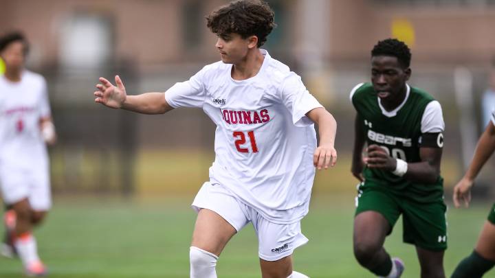 Akobokoba, Araujo lift St. Thomas Aquinas over Perth Amboy