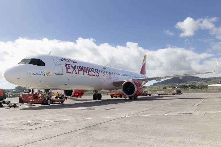 Iberia da el primer paso y anuncia nuevas plazas y vuelos a Canarias para cubrir el hueco de Ryanair