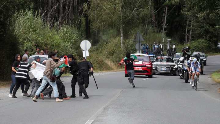 Al menos 10 radicales propalestinos son detenidos por las protestas en la Vuelta