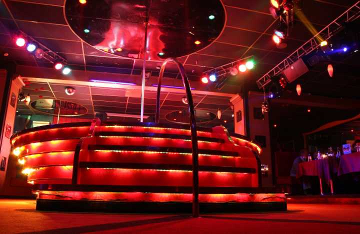 Floral Park attorney admits to stealing $1.7M from clients, blowing cash at strip clubs and hotels