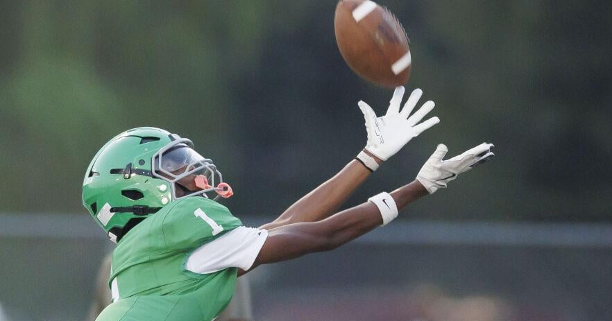 Senior receiver seals the game with a long touchdown reception in Slidell vs. Mandeville