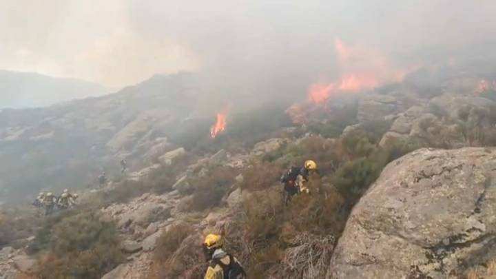 Declarado el nivel 1 de peligrosidad en el incendio forestal entre Villanueva y Valverde de la Vera More