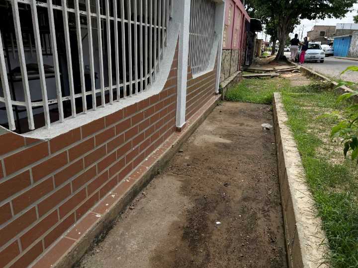Vecinos de Los Godos solicitan la reparación de desagüe que inunda 10 casas cuando llueve