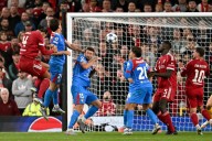 Liverpool sufre, pero derrota 3-2 al Atlético de Madrid en los minutos finales en Anfield