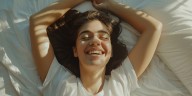 Esta es la postura que los expertos recomiendan para dormir mejor y evitar dolores de columna l Video