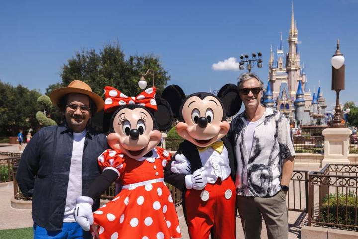 Familia Disney - Siente el Ritmo, Disfruta de la Cultura: Celebra el Mes de la Herencia Hispana en Walt Disney World Resort