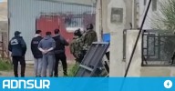 19:40 Ratificaron la denuncia por abuso contra el hombre que se atrincheró frente a sus hijos, pero un juez decidió que siga libre