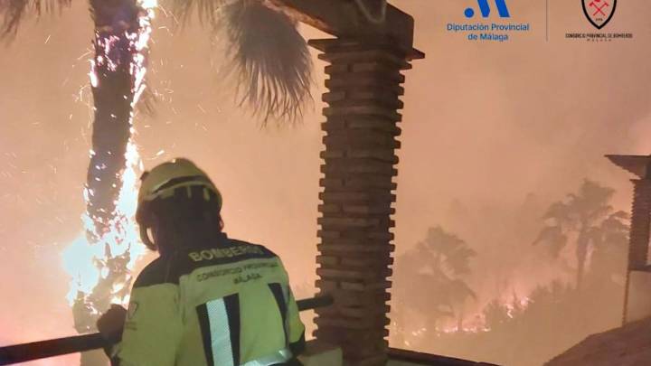 Incendio con desalojados en Benalmádena (Málaga)