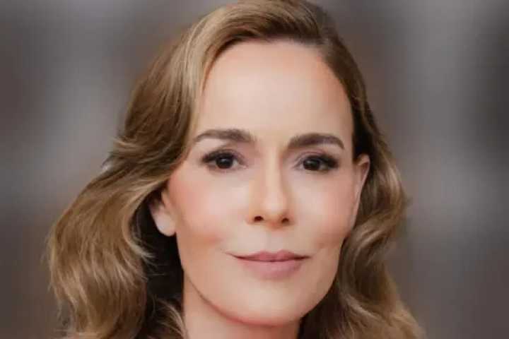 Who Is Julia Koch, NY Giants’ Minority Owner? All About Her Family, Children and More Explore Julia Koch, the new NY Giants minority owner, her family legacy, children, and billion-dollar influence sh