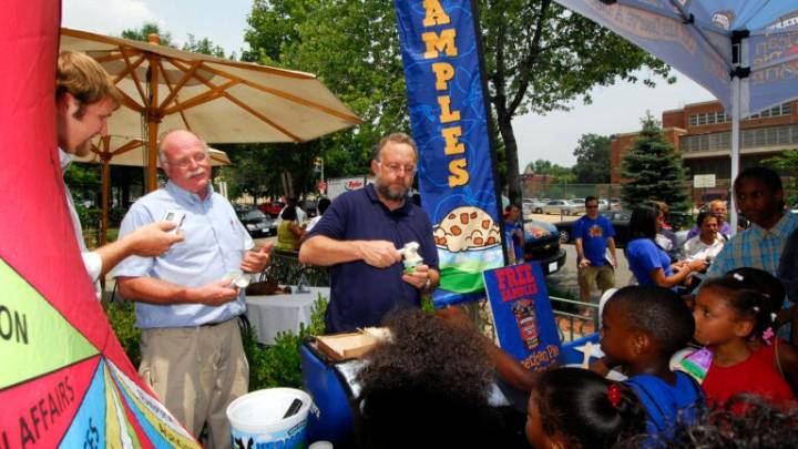 Jerry quits Ben & Jerry's, saying its independence on social issues has been stifled