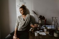 Dear Abby: How do I stop destroying relationships? I always end up alone