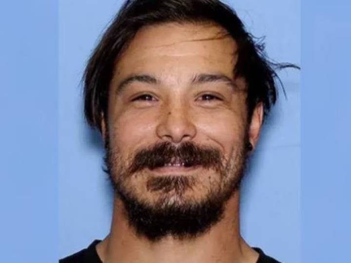 Giro en la investigación: hallan restos humanos en un bosque y creen que son de Travis Decker, el padre que asesinó a sus tres hijas