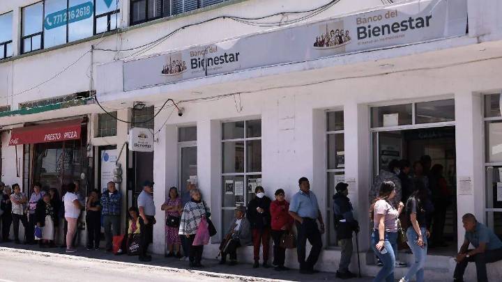 Pachuca: Largas filas para cobro de programas en Bancos del Bienestar
