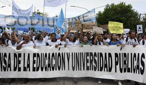 Corrientes y Resistencia, marchan contra el veto y en defensa de la universidad pública