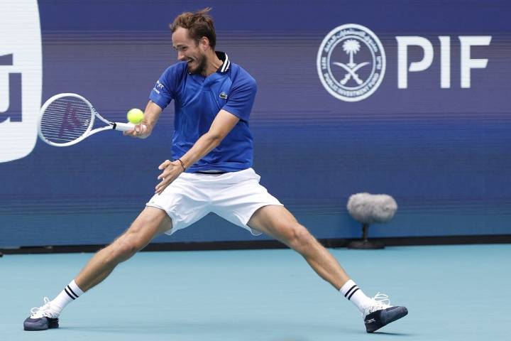 Deadspin | ATP roundup: Carlos Alcaraz moves into Japan semis