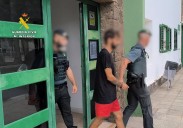 Escaló hasta un segundo piso para robar joyas y un reloj de lujo en un hotel de Fuerteventura