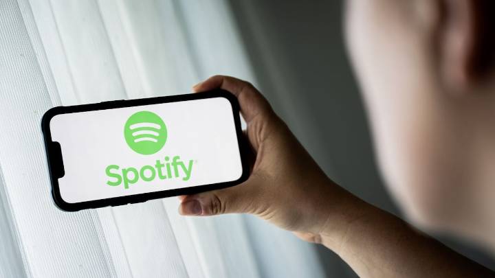 Spotify endurece sus reglas frente a la inteligencia artificial no autorizada en la música