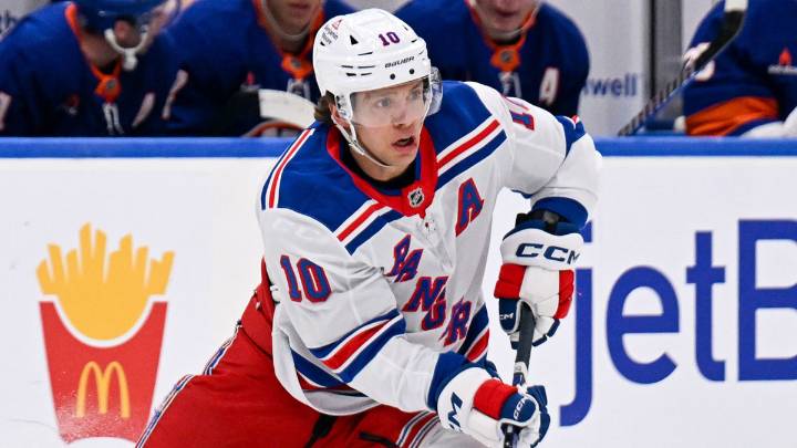 Rangers’ Artemi Panarin leaves practice with lower
