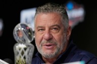 Bruce Pearl addresses run for senate in heartfelt tribute to Auburn