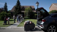 La locura de los mercadillos en casas de lujo que ahora llegan a Barcelona: "Prefiero un mueble bueno usado que uno de Ikea"