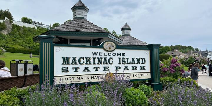Company accused of scamming Mackinac Island tourists with fake websites