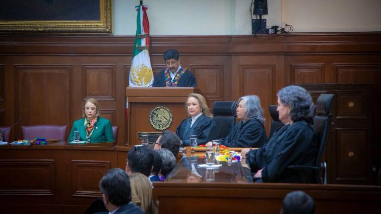 Aprueban reducción de salarios a ministros, magistrados y jueces; serán atendidos en el ISSSTE