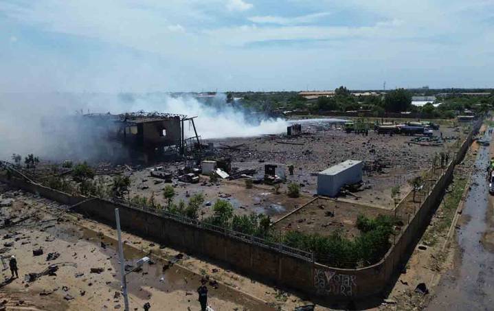 Zulia: SNGR controló incendio en fábrica de fuegos artificiales en San Francisco