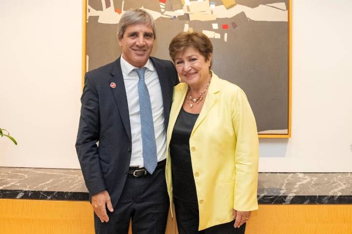 Intervención al dólar. El FMI mantiene un silencio incómodo y crecen las dudas por el esquema cambiario tras las elecciones