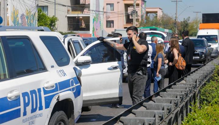 PDI se enfrentó a tiros con sujetos que se hacían pasar por detectives para robar en un recinto comercial en San Miguel