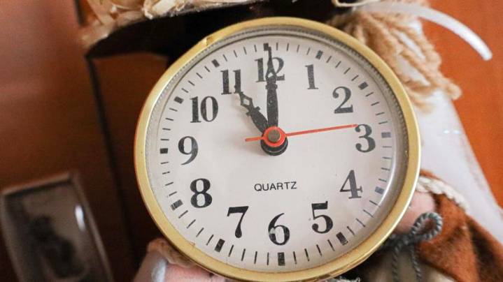 Tic, tac, tic, tac: Cambio de hora deja entre el sol y el sueño