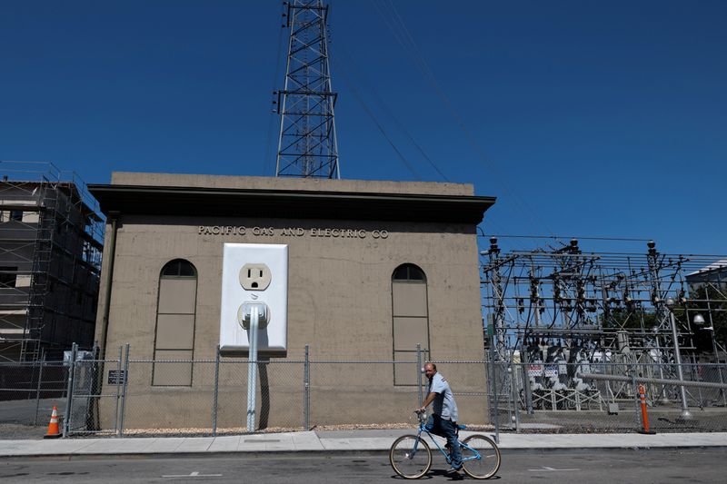 PG&E unveils $73 billion spending plan to meet surging data