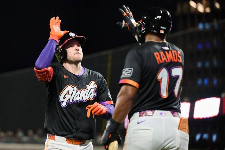Deadspin | Giants dump D-backs again, slice into wild-card deficit