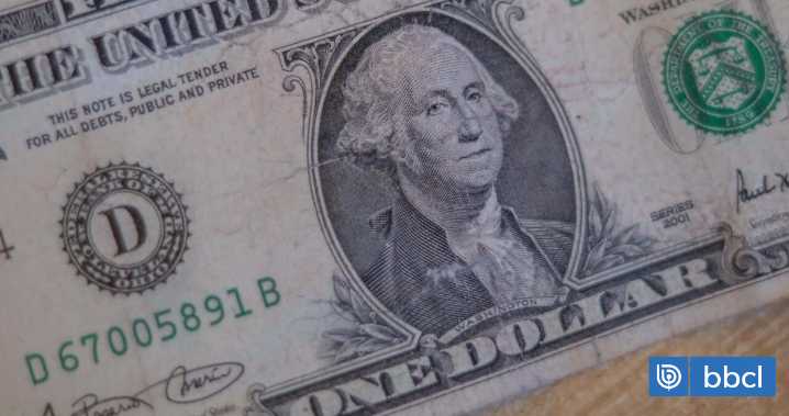 Dólar se hunde en la tarde por presiones externas tras datos muy débiles de empleo en Estados Unidos