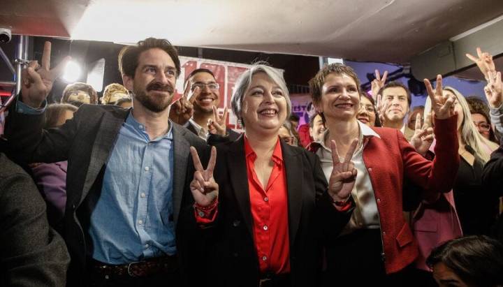 Tohá reaparece en lanzamiento de campaña de Jara: "Es lo que corresponde"
