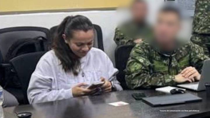 Mujer que infiltró la seguridad presidencial, disfrazada de capitana, dijo que era “informante” del Ejército