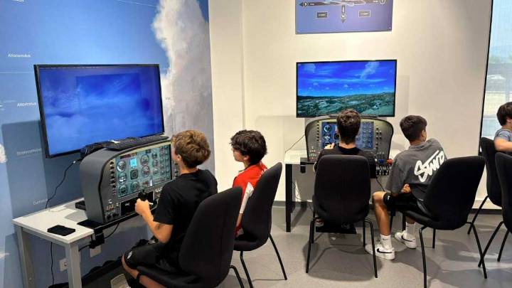 El alumnado gallego podrá convertirse en piloto por un día en la Aula Newton Galicia