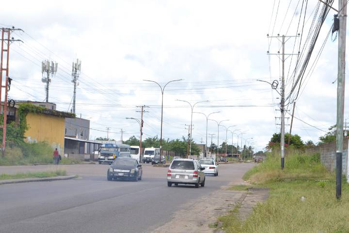 Vecinos de la Av. Principal Casanova piden alumbrado público
