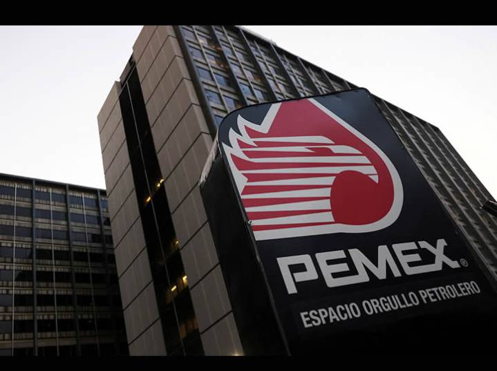 México lanza bonos por 8,000 millones de dólares para respaldar operación deuda Pemex