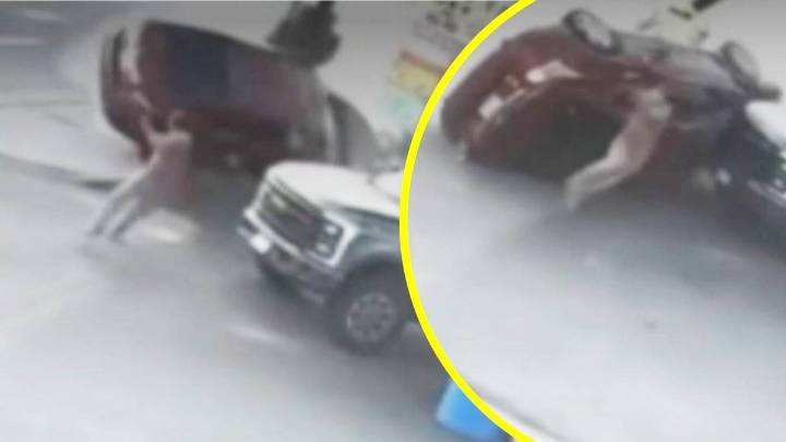 Cámara registra el momento exacto en que un hombre se salva "de milagro" de ser atropellado en una bencinera