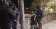 Circulaban con un arma de juguete y un cuchillo