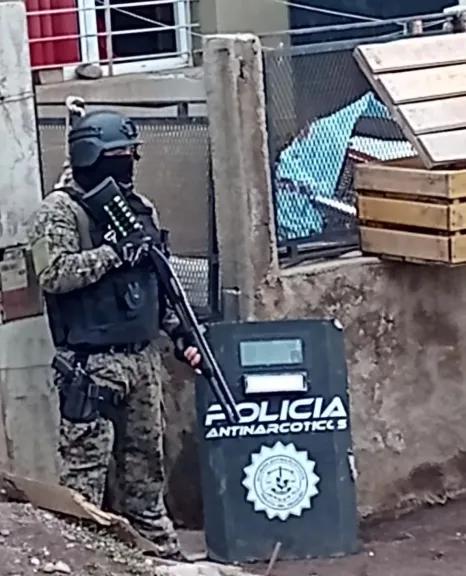 Allanan una vivienda usada para narcomenudeo y la clausuran en Plaza Huincul